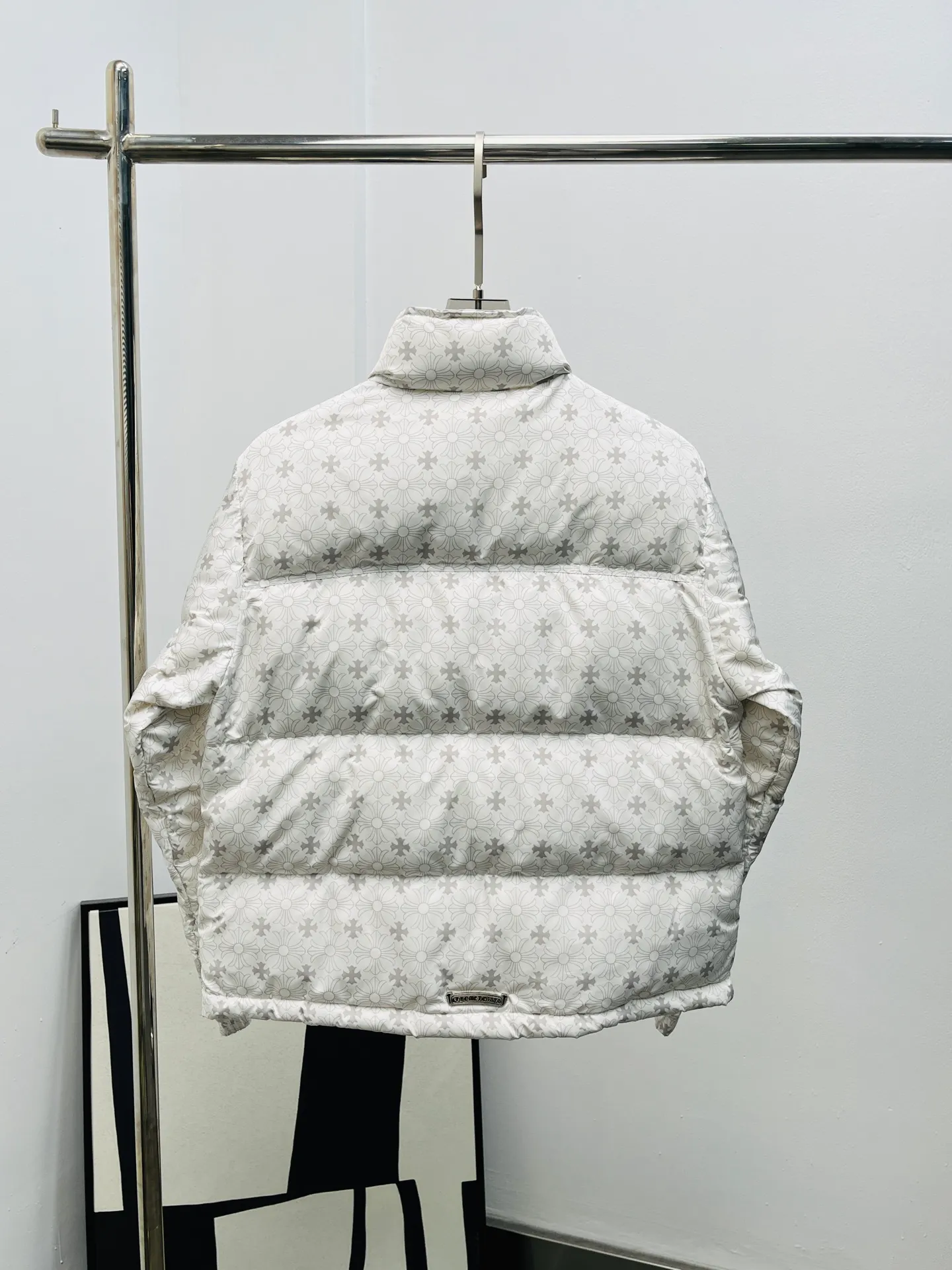 P860 𝐂𝐡𝐫𝐨𝐦𝐞 𝐇𝐞𝐚𝐫𝐭𝐬 *Cro heart dark flower down jacket, hardware bottom buckle mold customization LOGO exactly the same